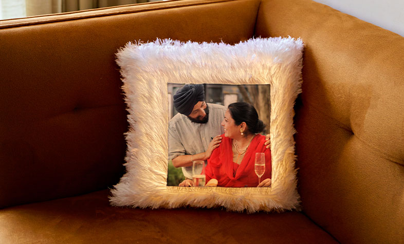 led-photo-cushion-for-friends