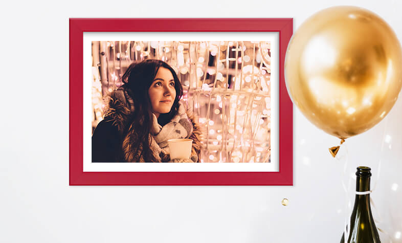 red-colour-photo-frame