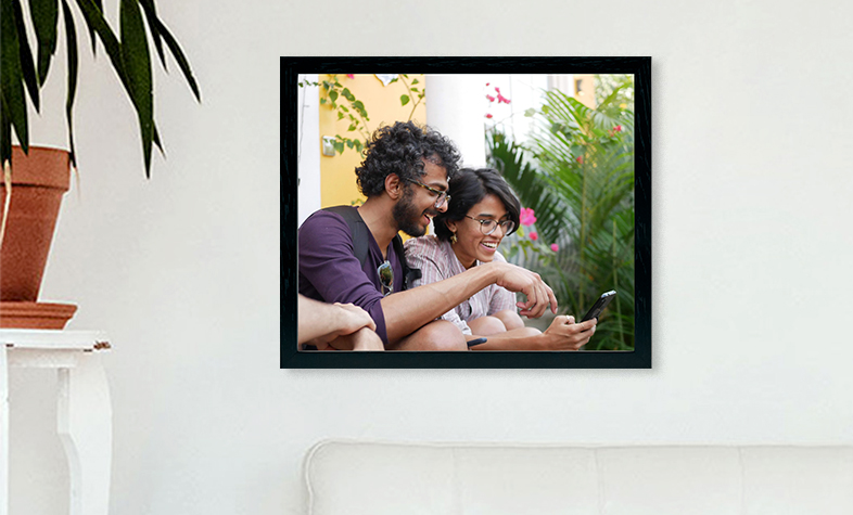 classic-black-frame-for-friend